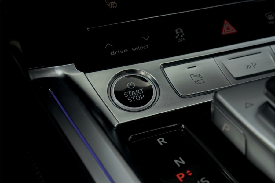 Audi Q8 e-tron 55 Quattro S Edition 115 kWh Pano Leer 360° Camera Trekhaak 22"