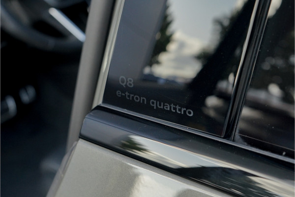 Audi Q8 e-tron 55 Quattro S Edition 115 kWh Pano Leer 360° Camera Trekhaak 22"