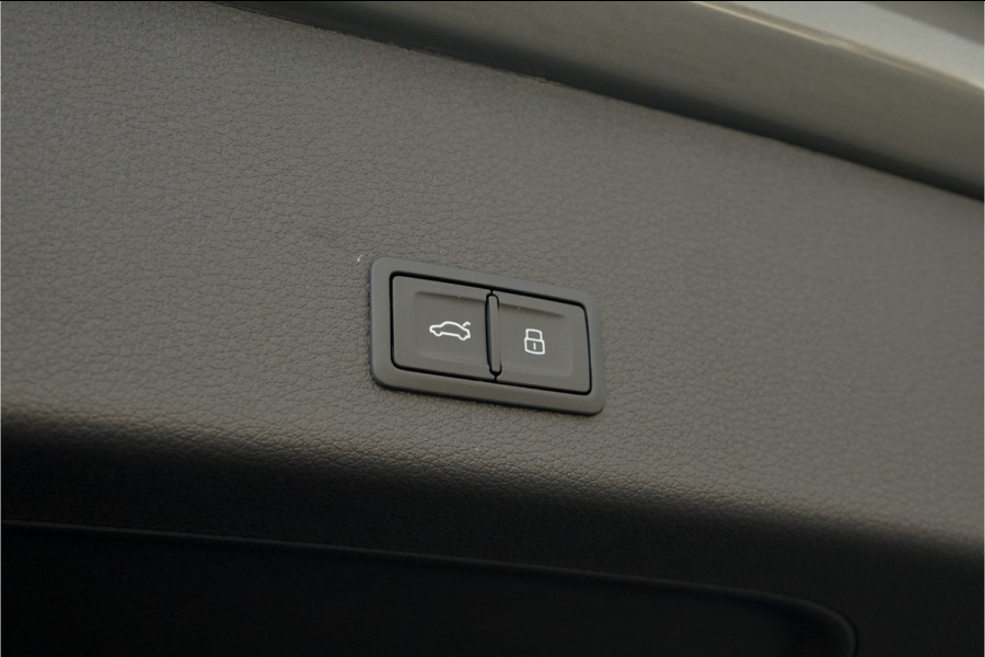 Audi Q8 e-tron 55 Quattro S Edition 115 kWh Pano Leer 360° Camera Trekhaak 22"