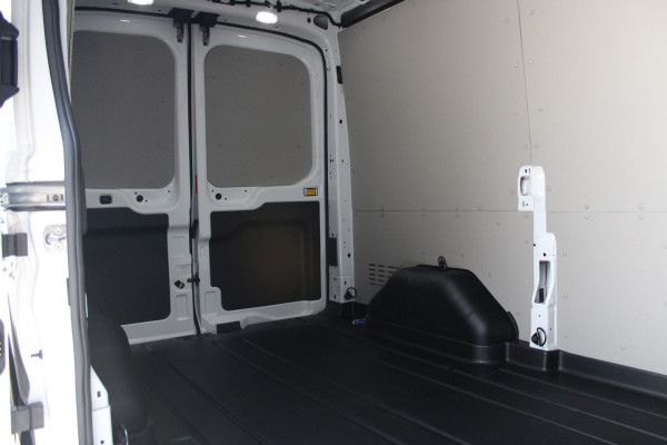Ford Transit 350 2.0 TDCI L2H2 Trend 130pk Trend - Facelift - Xenon - Carplay - Android - Camera - Airbag Passagier - Rijklaar