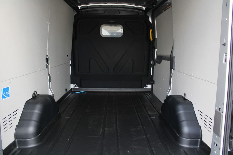 Ford Transit 350 2.0 TDCI L2H2 Trend 130pk Trend - Navigatie - Blind Spot - Adaptive cruise - Camera - Trekhaak - Rijklaar