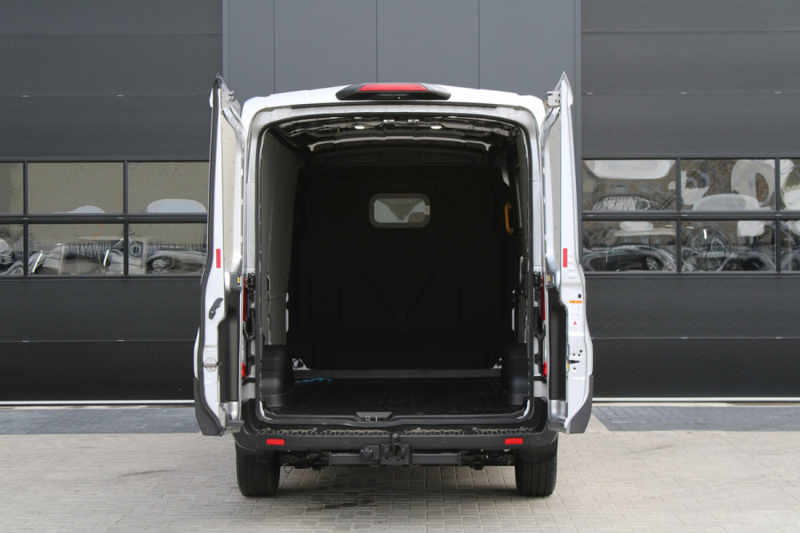 Ford Transit 350 2.0 TDCI L2H2 Trend 130pk Trend - Navigatie - Blind Spot - Adaptive cruise - Camera - Trekhaak - Rijklaar