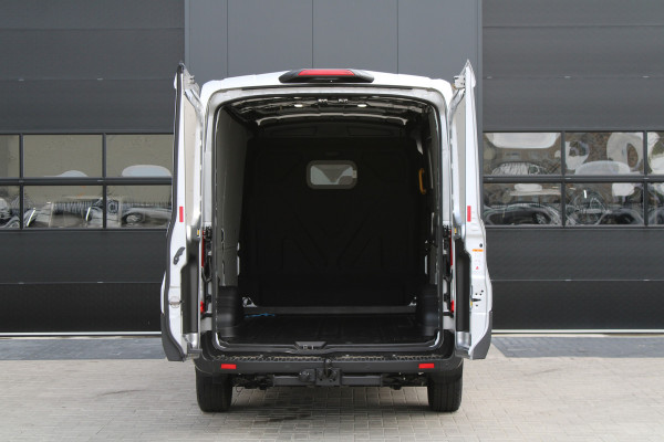 Ford Transit 350 2.0 TDCI L2H2 Trend 130pk Trend - Navigatie - Blind Spot - Adaptive cruise - Camera - Trekhaak - Rijklaar