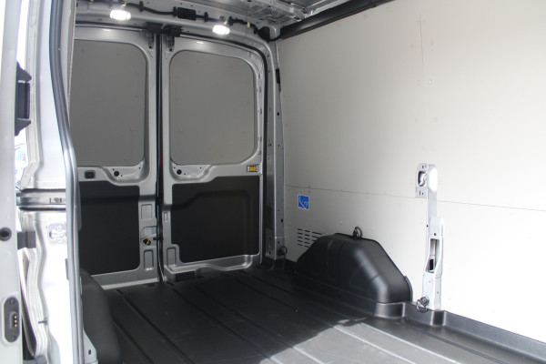 Ford Transit 350 2.0 TDCI L2H2 Trend 130pk Trend - Navigatie - Blind Spot - Adaptive cruise - Camera - Trekhaak - Rijklaar