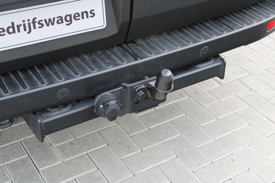 Ford Transit 350 2.0 TDCI L2H2 Trend 130pk Trend - Navigatie - Blind Spot - Adaptive cruise - Camera - Trekhaak - Rijklaar