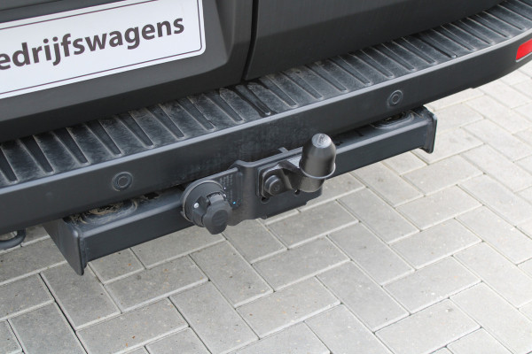 Ford Transit 350 2.0 TDCI L2H2 Trend 130pk Trend - Navigatie - Blind Spot - Adaptive cruise - Camera - Trekhaak - Rijklaar