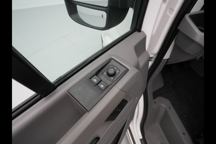 Volkswagen Crafter 35 2.0 TDI L3H3 Highline EURO VI Trekhaak Betimmering App. Camera