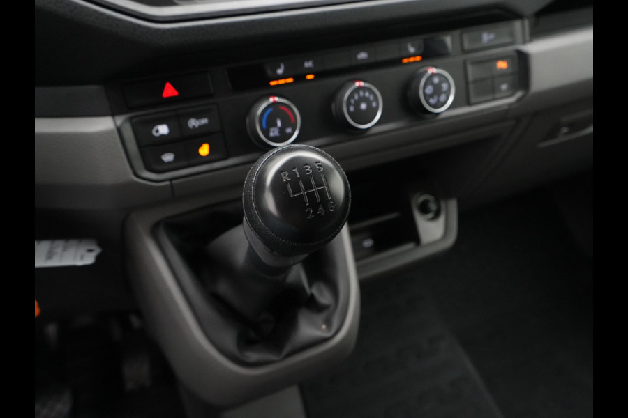 Volkswagen Crafter 35 2.0 TDI L3H3 Highline EURO VI Trekhaak Betimmering App. Camera