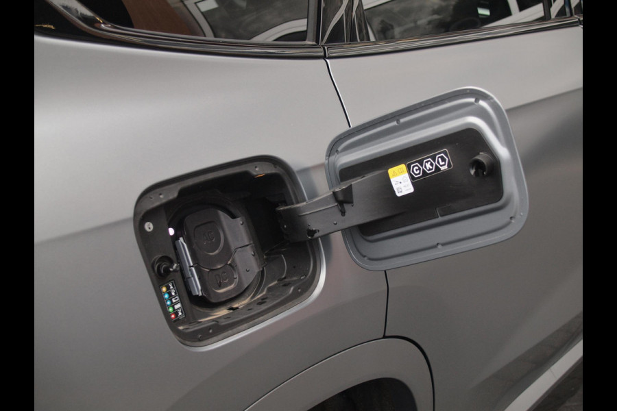 BMW iX1 eDrive20 67 kWh | M-Pakket | NL-Auto | Innovation Pack | BMW Individual Frozen Pure Grey |