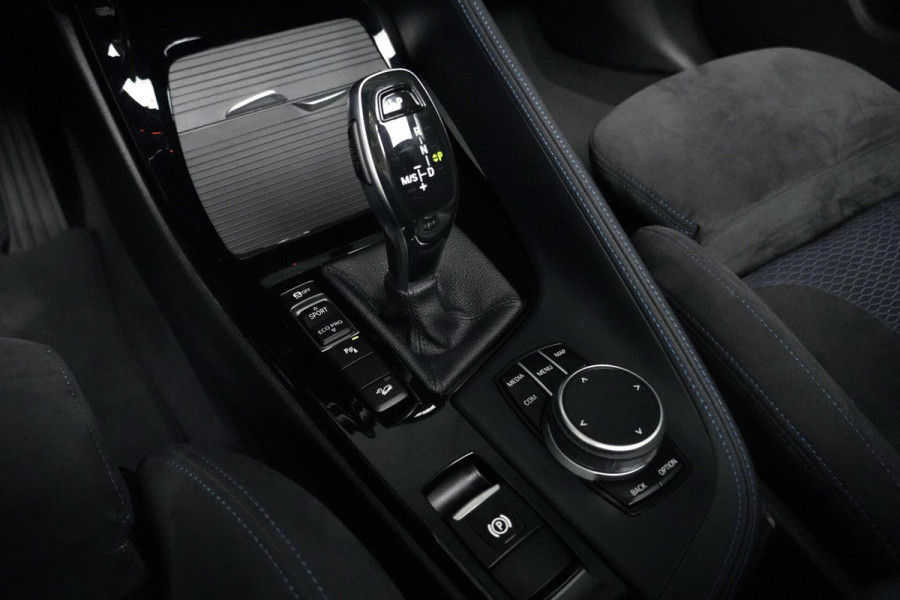 BMW X1 xDrive20i M Sport Facelift Automaat 192 PK | Pano-dak | CarPlay | Acc | Harman/Kardon | Camera | Trekhaak | Stoelverwarming | HU