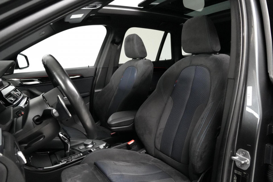 BMW X1 xDrive20i M Sport Facelift Automaat 192 PK | Pano-dak | CarPlay | Acc | Harman/Kardon | Camera | Trekhaak | Stoelverwarming | HU
