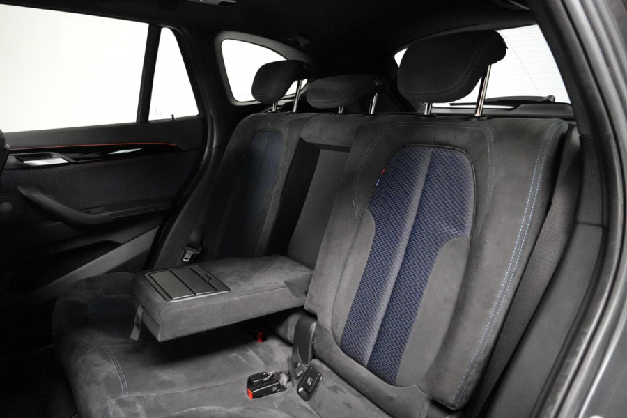 BMW X1 xDrive20i M Sport Facelift Automaat 192 PK | Pano-dak | CarPlay | Acc | Harman/Kardon | Camera | Trekhaak | Stoelverwarming | HU