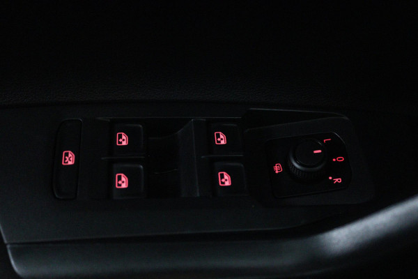 Volkswagen Polo 1.0 TSI Comfortline (ACHTERUITRIJCAMERA, CARPLAY, CRUISE CONTROL ADAPTIEF, AUTOMAAT, NL-AUTO)