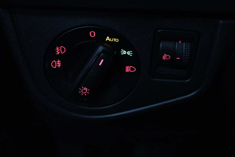 Volkswagen Polo 1.0 TSI Comfortline (ACHTERUITRIJCAMERA, CARPLAY, CRUISE CONTROL ADAPTIEF, AUTOMAAT, NL-AUTO)