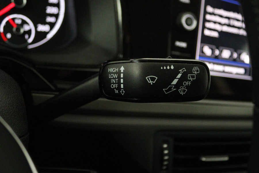 Volkswagen Polo 1.0 TSI Comfortline (ACHTERUITRIJCAMERA, CARPLAY, CRUISE CONTROL ADAPTIEF, AUTOMAAT, NL-AUTO)