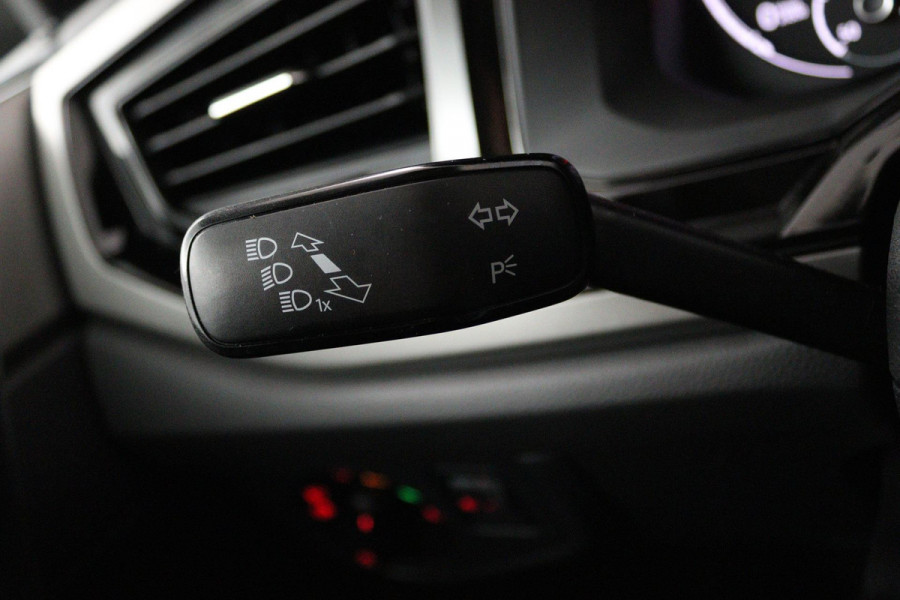 Volkswagen Polo 1.0 TSI Comfortline (ACHTERUITRIJCAMERA, CARPLAY, CRUISE CONTROL ADAPTIEF, AUTOMAAT, NL-AUTO)