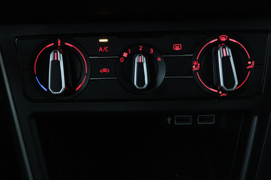 Volkswagen Polo 1.0 TSI Comfortline (ACHTERUITRIJCAMERA, CARPLAY, CRUISE CONTROL ADAPTIEF, AUTOMAAT, NL-AUTO)