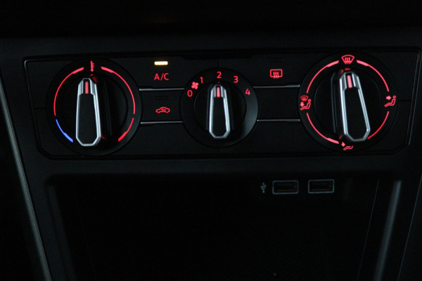 Volkswagen Polo 1.0 TSI Comfortline (ACHTERUITRIJCAMERA, CARPLAY, CRUISE CONTROL ADAPTIEF, AUTOMAAT, NL-AUTO)