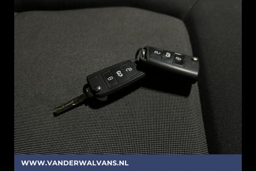 Volkswagen Crafter 2.0 TDI 141pk L3H3 L2H2 Euro6 *Rijklaar Direct Rijden* Airco | Massagestoel | Camera | Apple Carplay | Cruisecontrol Android Auto, Chauffeursstoel