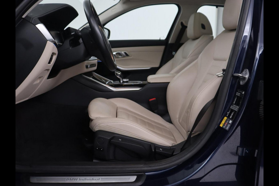 BMW 3-serie 330e eDrive Luxury Line | Panoramadak | Leder | Trekhaak | Stoelverwarming | Carplay | Sportstoelen | Live Cockpit | Parkeerhulp