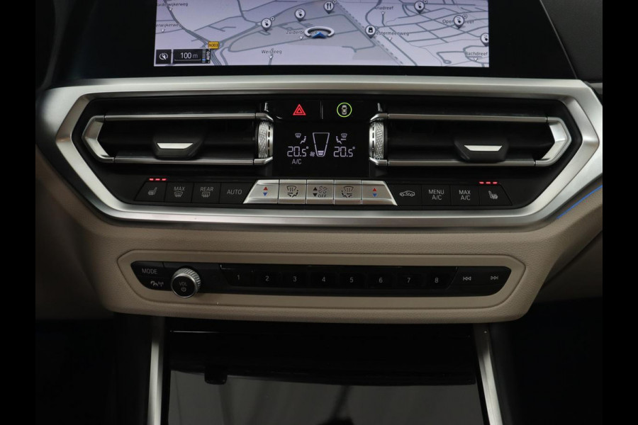 BMW 3-serie 330e eDrive Luxury Line | Panoramadak | Leder | Trekhaak | Stoelverwarming | Carplay | Sportstoelen | Live Cockpit | Parkeerhulp