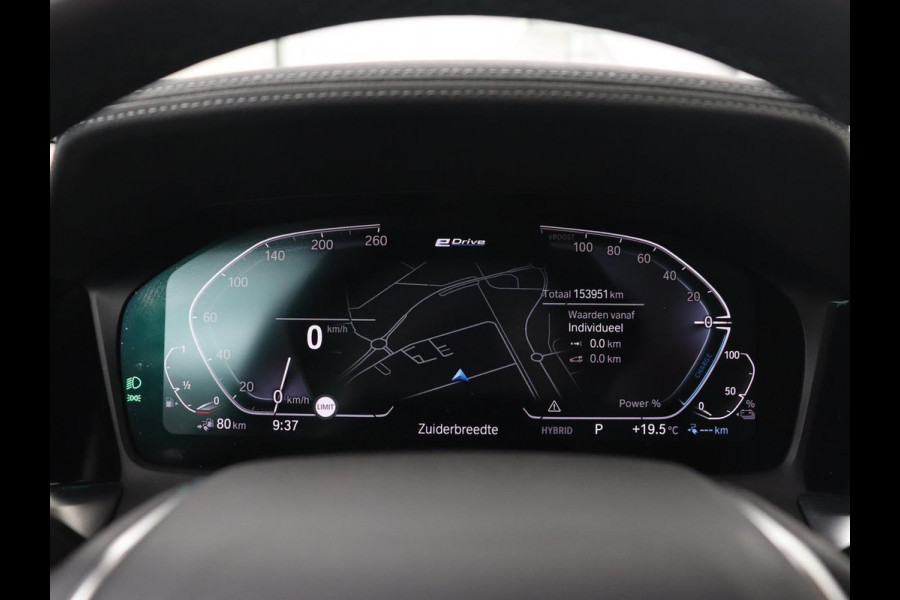 BMW 3-serie 330e eDrive Luxury Line | Panoramadak | Leder | Trekhaak | Stoelverwarming | Carplay | Sportstoelen | Live Cockpit | Parkeerhulp