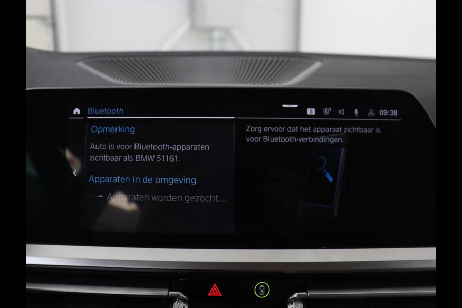 BMW 3-serie 330e eDrive Luxury Line | Panoramadak | Leder | Trekhaak | Stoelverwarming | Carplay | Sportstoelen | Live Cockpit | Parkeerhulp