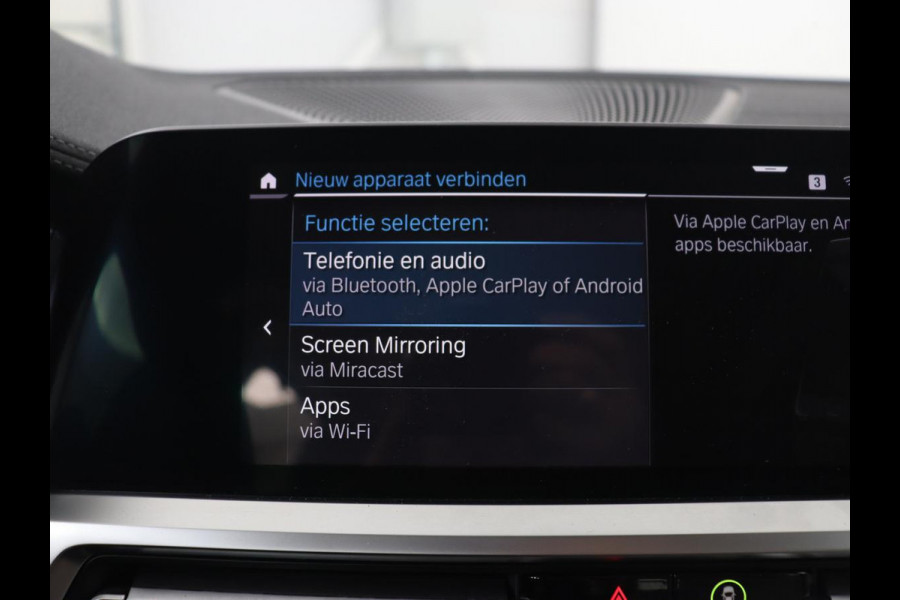 BMW 3-serie 330e eDrive Luxury Line | Panoramadak | Leder | Trekhaak | Stoelverwarming | Carplay | Sportstoelen | Live Cockpit | Parkeerhulp
