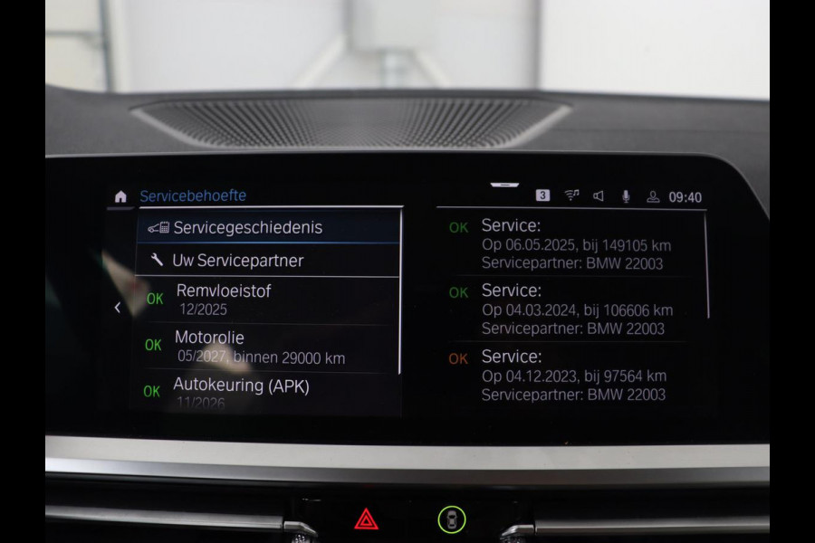 BMW 3-serie 330e eDrive Luxury Line | Panoramadak | Leder | Trekhaak | Stoelverwarming | Carplay | Sportstoelen | Live Cockpit | Parkeerhulp