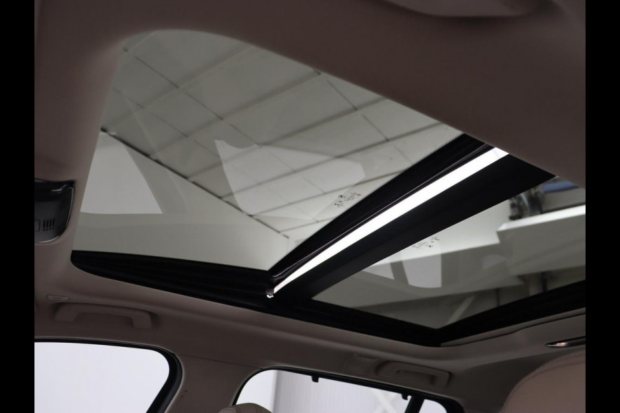 BMW 3-serie 330e eDrive Luxury Line | Panoramadak | Leder | Trekhaak | Stoelverwarming | Carplay | Sportstoelen | Live Cockpit | Parkeerhulp