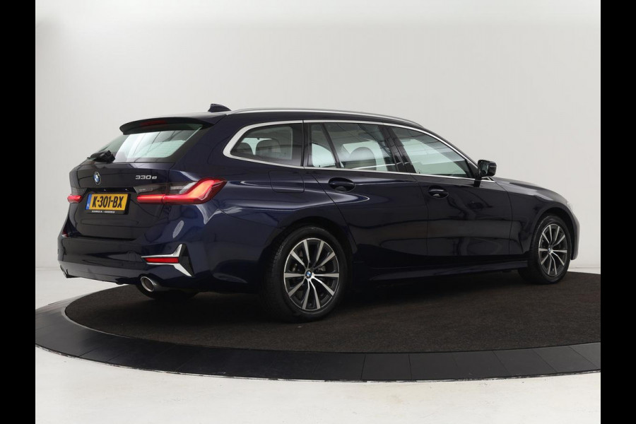 BMW 3-serie 330e eDrive Luxury Line | Panoramadak | Leder | Trekhaak | Stoelverwarming | Carplay | Sportstoelen | Live Cockpit | Parkeerhulp