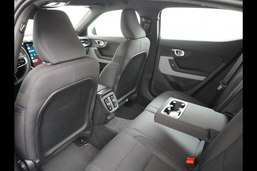 Polestar 2 Long Range 78kWh Carplay Android Auto Cruise Control Keyless Navi Ecc 360°Camera 19"LM Led-Pixel PDC Elektr.Klep Google Maps Blindspot Monitoring Stoelverwarming Regen-Lichtsensor Virtual-Cockpit Hill-Assist Lane Assist Origineel Nederlandse Auto Tot 150kw snel laden 1.500KG Trekvermogen €54.400 nieuwprijs