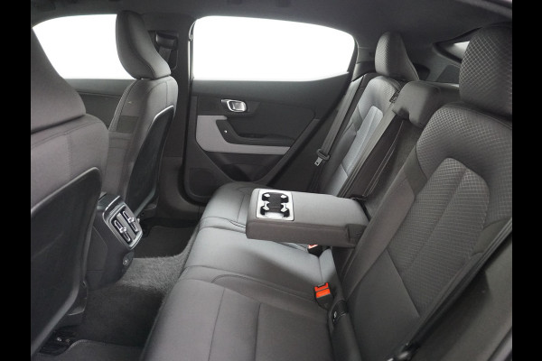 Polestar 2 Long Range 78kWh Carplay Android Auto Cruise Control Keyless Navi Ecc 360°Camera 19"LM Led-Pixel PDC Elektr.Klep Google Maps Blindspot Monitoring Stoelverwarming Regen-Lichtsensor Virtual-Cockpit Hill-Assist Lane Assist Origineel Nederlandse Auto Tot 150kw snel laden 1.500KG Trekvermogen €54.400 nieuwprijs