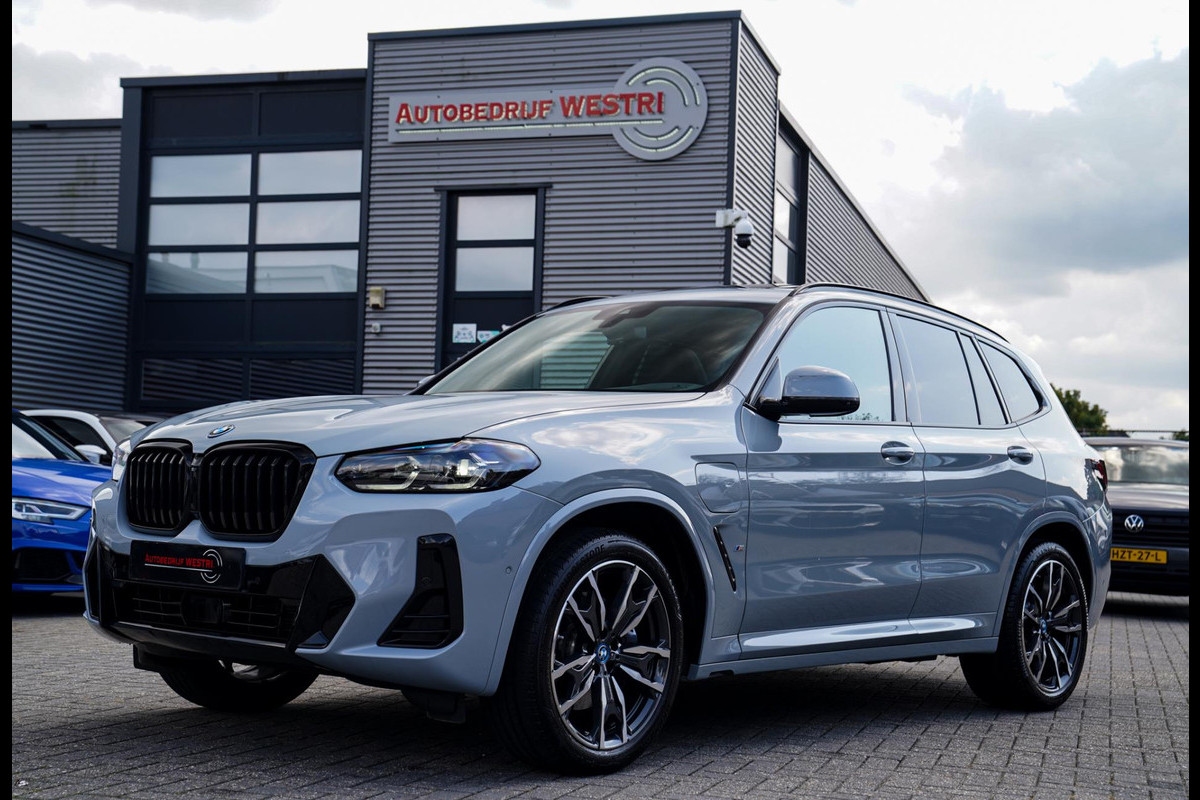 BMW X3 XDrive30e High Executive | Panorama | Driving Assistant | HuD | Harman/Kardon | ACC | Lane Assist | Adaptieve LED | Memory