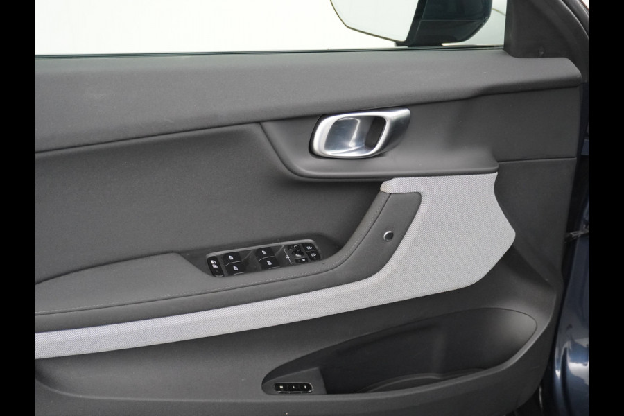 Polestar 2 Long Range 78kWh Carplay Android Auto Cruise Control Keyless Navi Ecc 360°Camera 19"LM Led-Pixel PDC Elektr.Klep Google Maps Blindspot Monitoring Stoelverwarming Regen-Lichtsensor Virtual-Cockpit Hill-Assist Lane Assist Origineel Nederlandse Auto Tot 150kw snel laden 1.500KG Trekvermogen €54.400 nieuwprijs