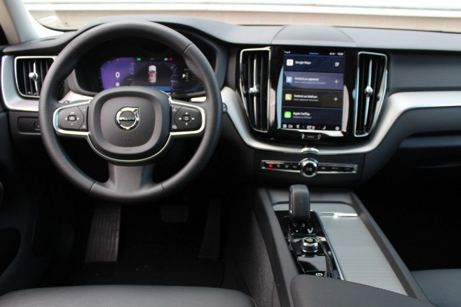 Volvo XC60 2.0 T8 Plug-in hybrid AWD Core Bright | Elek. Trekhaak | Panoramadak |