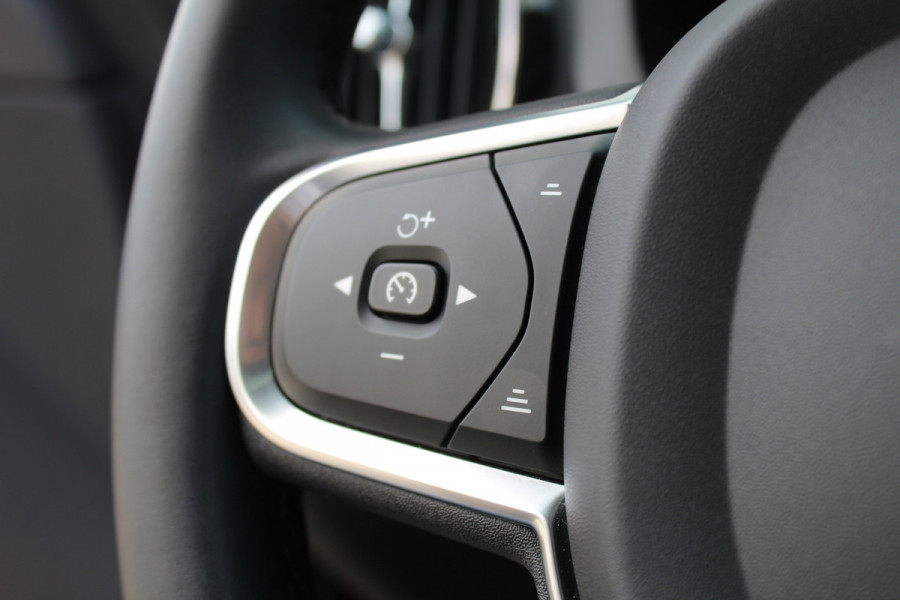Volvo XC60 2.0 T8 Plug-in hybrid AWD Core Bright | Elek. Trekhaak | Panoramadak |