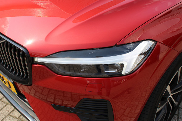 Volvo XC60 2.0 T8 Plug-in hybrid AWD Core Bright | Elek. Trekhaak | Panoramadak |
