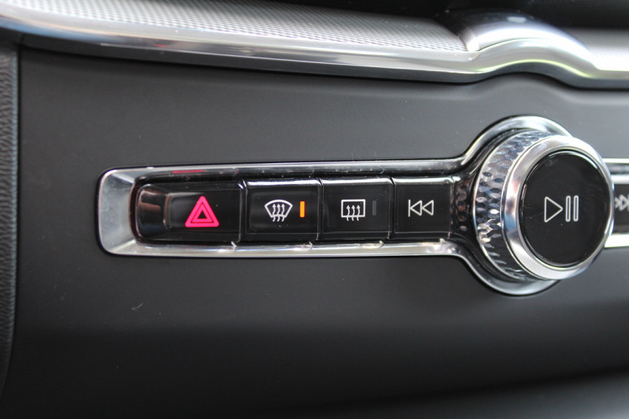 Volvo XC60 2.0 T8 Plug-in hybrid AWD Core Bright | Elek. Trekhaak | Panoramadak |