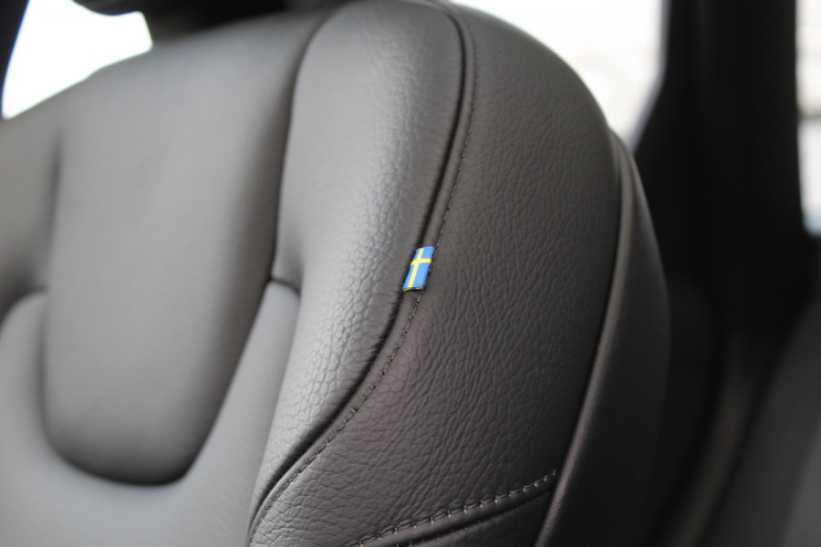 Volvo XC60 2.0 T8 Plug-in hybrid AWD Core Bright | Elek. Trekhaak | Panoramadak |
