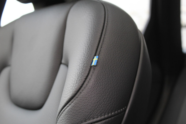 Volvo XC60 2.0 T8 Plug-in hybrid AWD Core Bright | Elek. Trekhaak | Panoramadak |