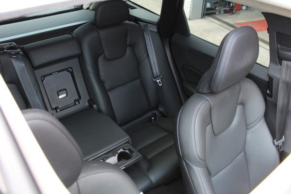 Volvo XC60 2.0 T8 Plug-in hybrid AWD Core Bright | Elek. Trekhaak | Panoramadak |