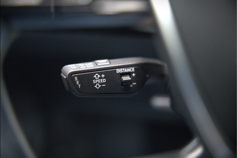 Audi e-tron 50 quattro S edition 71 kWh | S Line | Black Edition | Bang & Olufsen | Panoramadak | Head-Up Display | Trekhaak | Memory Seats | Ambiance Verlichting | Camera | Luchtvering | Adaptive Cruise Control | Keyless | Matrix