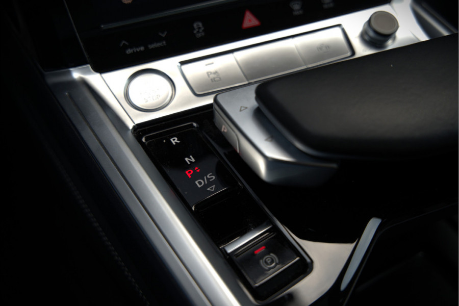 Audi e-tron 50 quattro S edition 71 kWh | S Line | Black Edition | Bang & Olufsen | Panoramadak | Head-Up Display | Trekhaak | Memory Seats | Ambiance Verlichting | Camera | Luchtvering | Adaptive Cruise Control | Keyless | Matrix