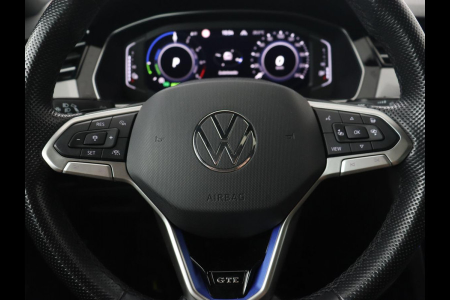 Volkswagen Passat 1.4 TSI PHEV GTE | Panoramadak | Stoelverwarming | Camera | Virtual Cockpit | Leder/Alcantara | Carplay | Matrix LED | Massage | Navigatie | Dodehoek detectie