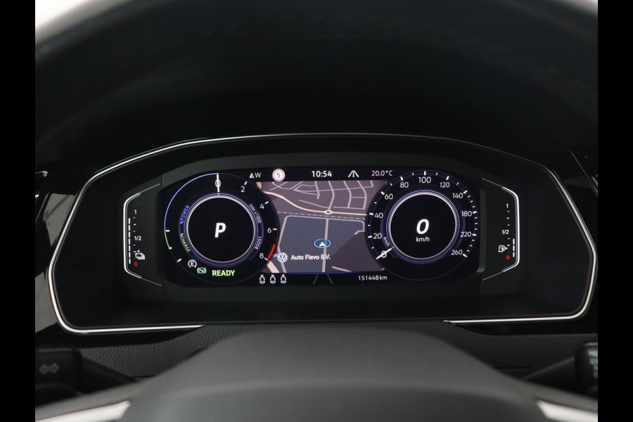 Volkswagen Passat 1.4 TSI PHEV GTE | Panoramadak | Stoelverwarming | Camera | Virtual Cockpit | Leder/Alcantara | Carplay | Matrix LED | Massage | Navigatie | Dodehoek detectie