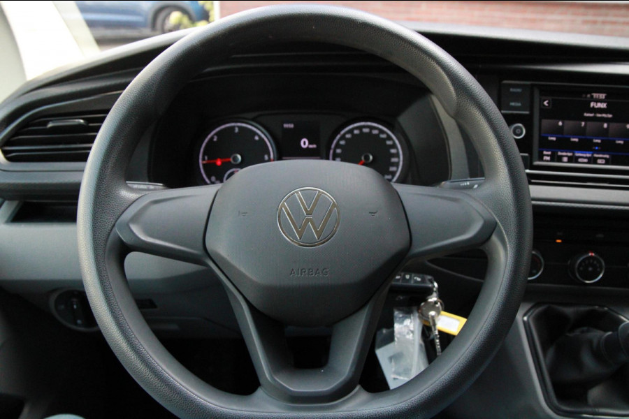 Volkswagen Transporter 2.0 TDI 110PK L2H1 / Imperiaal / Cruise / App connect / PDC / 3 zits