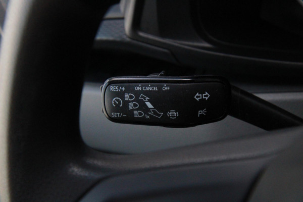 Volkswagen Transporter 2.0 TDI 110PK L2H1 / Imperiaal / Cruise / App connect / PDC / 3 zits