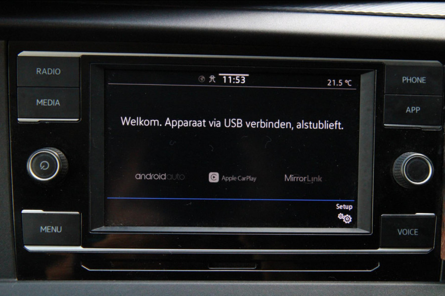Volkswagen Transporter 2.0 TDI 110PK L2H1 / Imperiaal / Cruise / App connect / PDC / 3 zits
