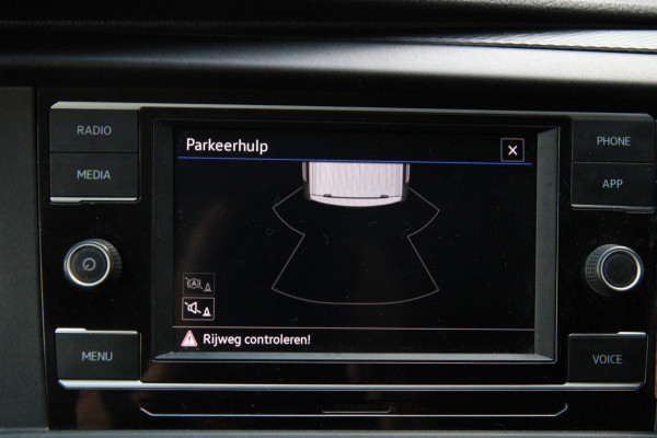 Volkswagen Transporter 2.0 TDI 110PK L2H1 / Imperiaal / Cruise / App connect / PDC / 3 zits